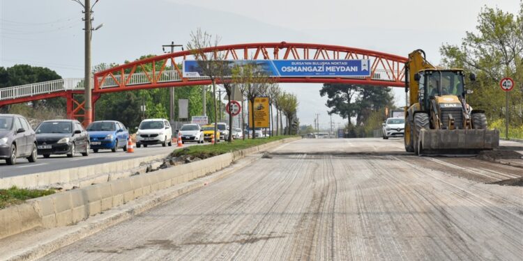 Bursa Büyükşehir Belediyesi tarafından Yaseminpark Evleri önündeki kavşağa, sola dönüş yapacak araçlar için eklenen ilave kol uygulamasıyla kavşak alanındaki kapasite yüzde 26 arttı.